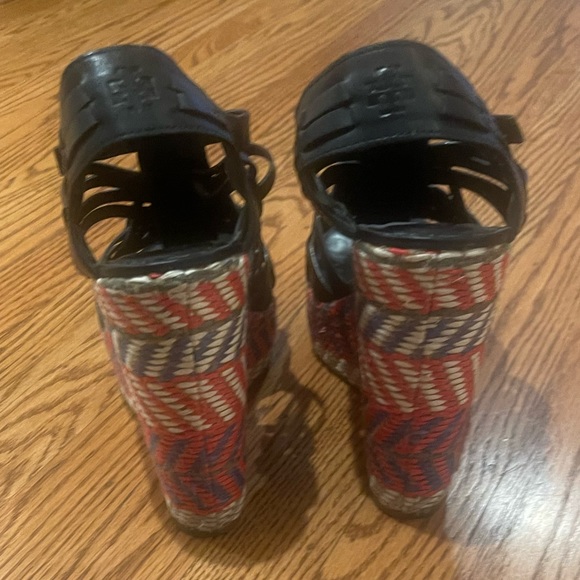 Gorgeous Tory Burch platform. - Picture 5 of 10